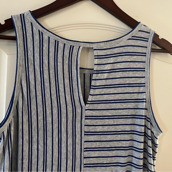 CAbi Designer Vertical Striped Rayon Blouse Women’s Size Medium - Picture 6 of 12